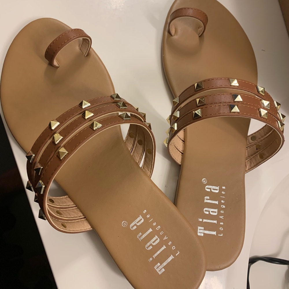 Super cute sandals!